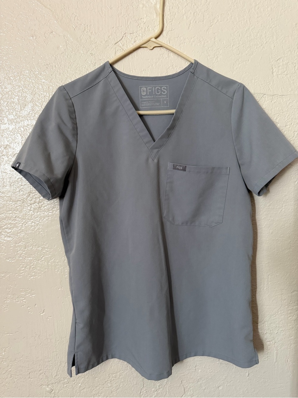 FIGS Woman’s Cement Gray Scrub Set